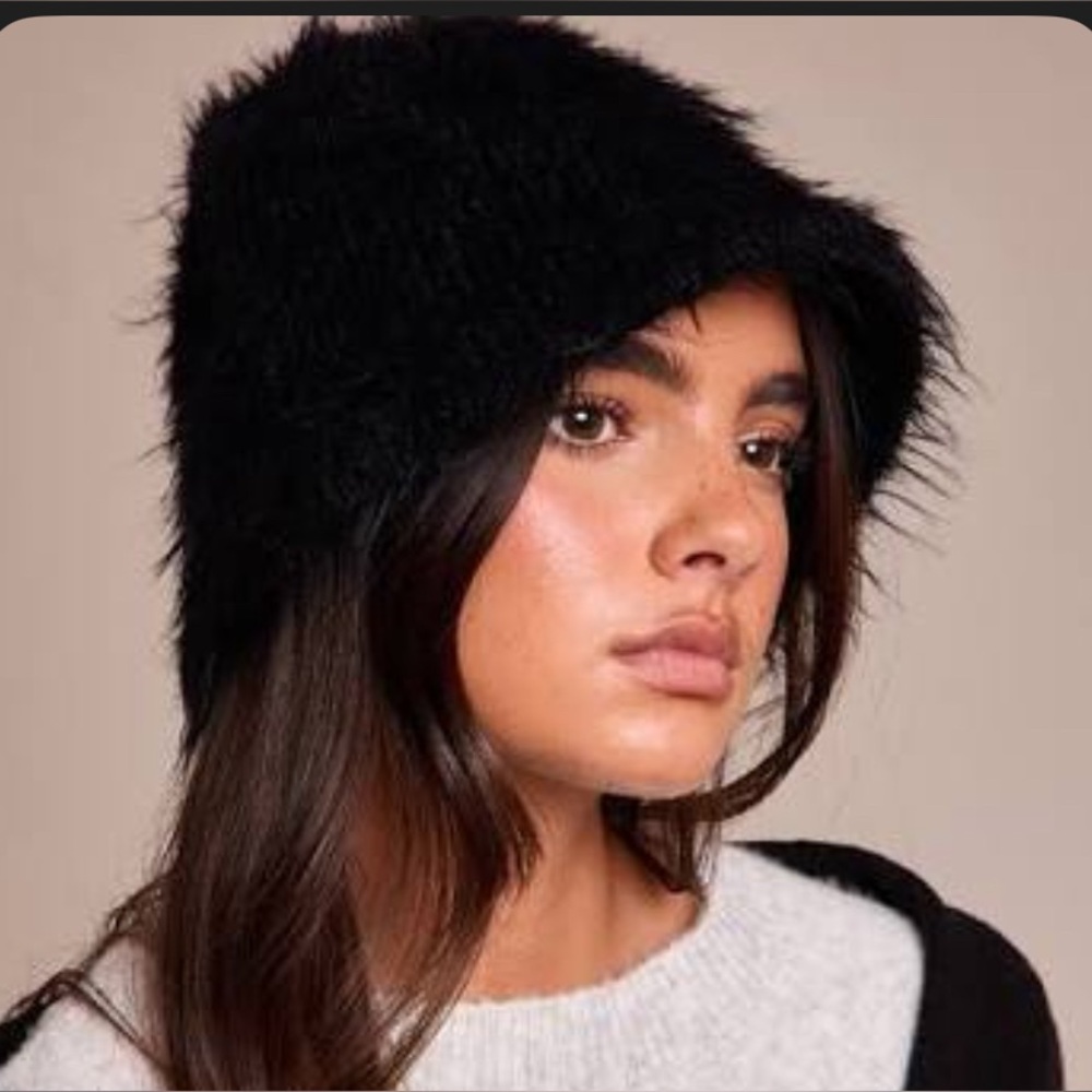 Shaggy Black Super Cute Winter Hat ❄️☃️ Pic Does No Justice!